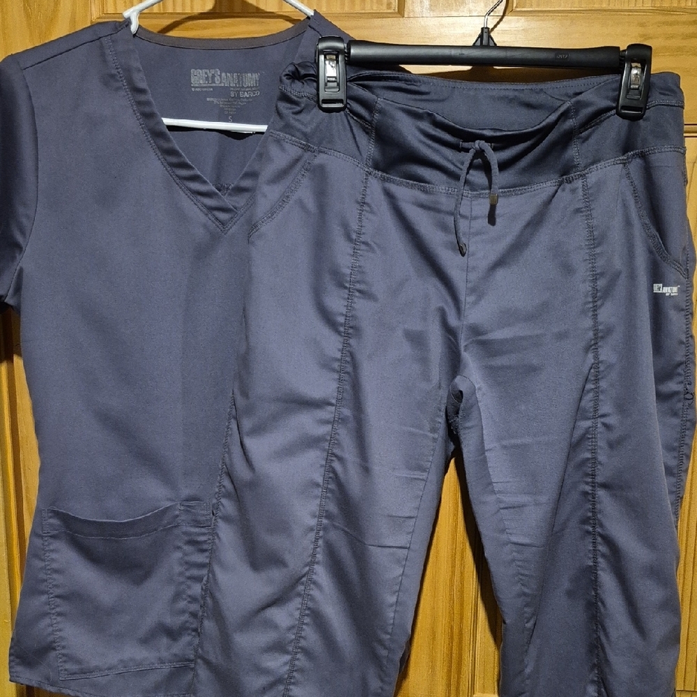 Grey's Anatomy Women's Scrub Set - Charcoal - Picture 3 of 5